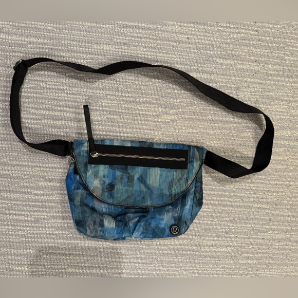 Lululemon Festival Bag like new condition!